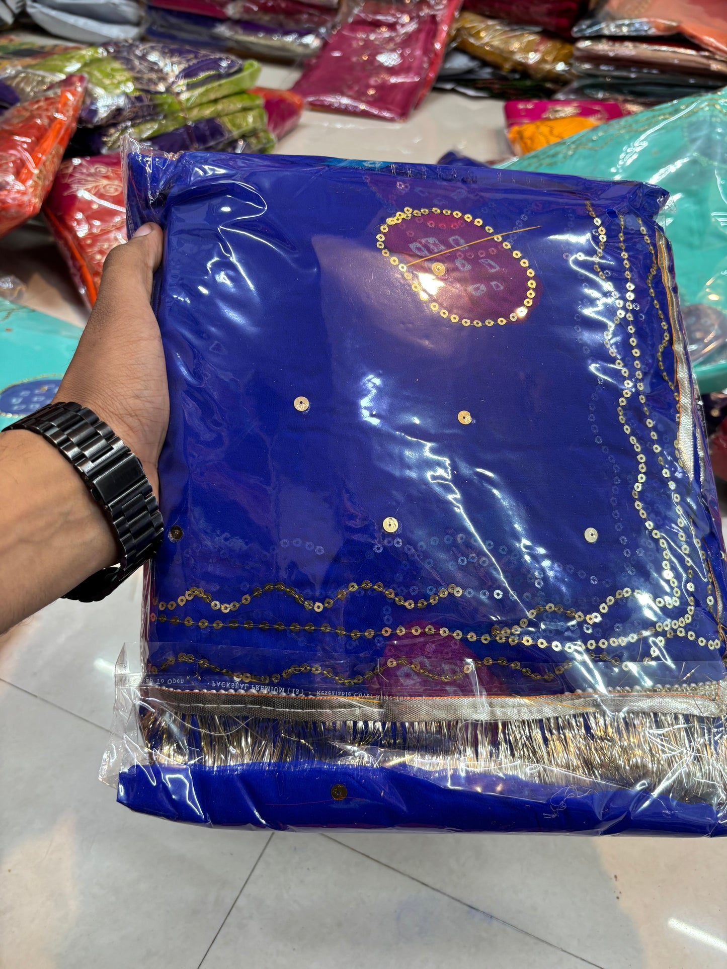 blue कलर लड्डू पोसक